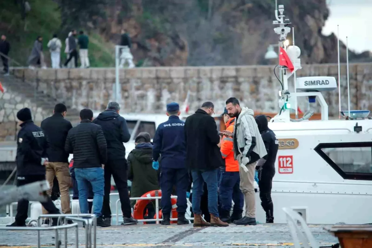 Antalya’da Falezlerden Denize Düşen Kişinin Aranması Sırasında Cansız Bedeni Bulundu